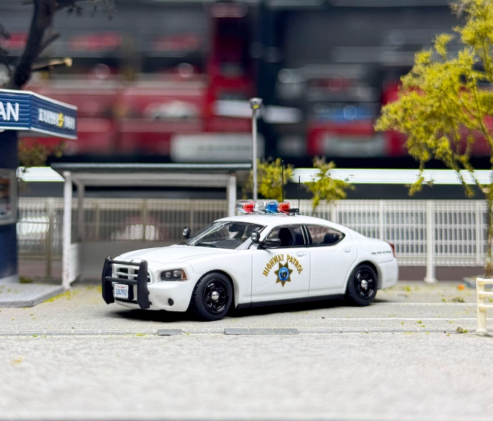 EY Rollin 1:64 2008 White CHP Police Charger Muscle Model Diecast Display Car