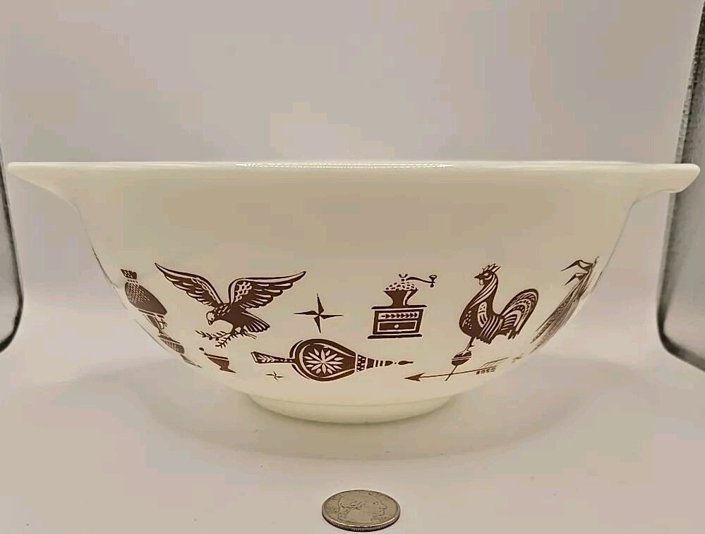 Pyrex #443 Cinderella bowl Americana Very Good Condition 2.5 qt White Brown