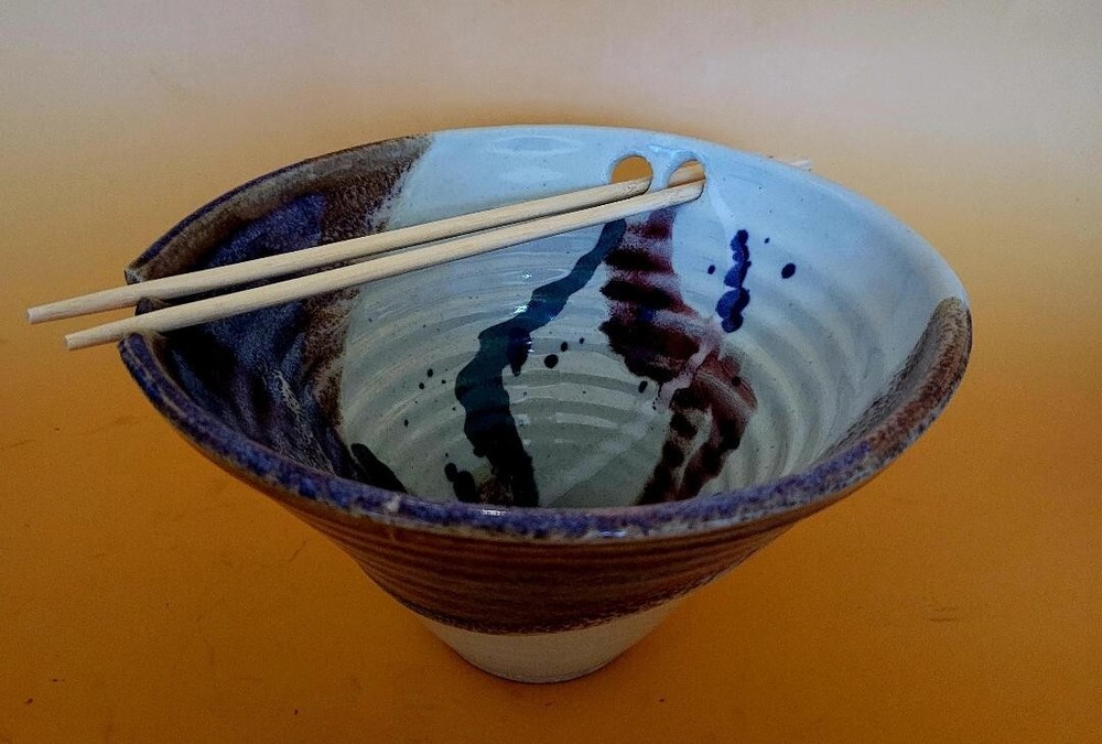 Hand-Thrown Studio Art Rice Bowl with Drip Design Glaze & Chopstick Rest