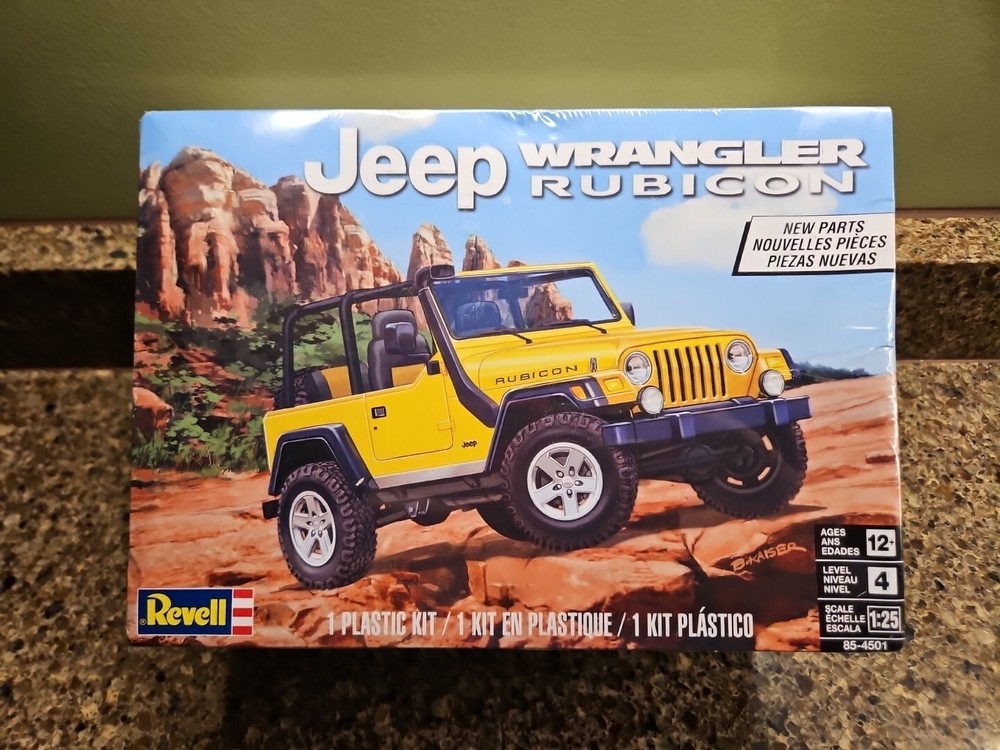 Jeep Wrangler Rubicon 1:25 Scale Revell Model Kit #85-4501 New Sealed