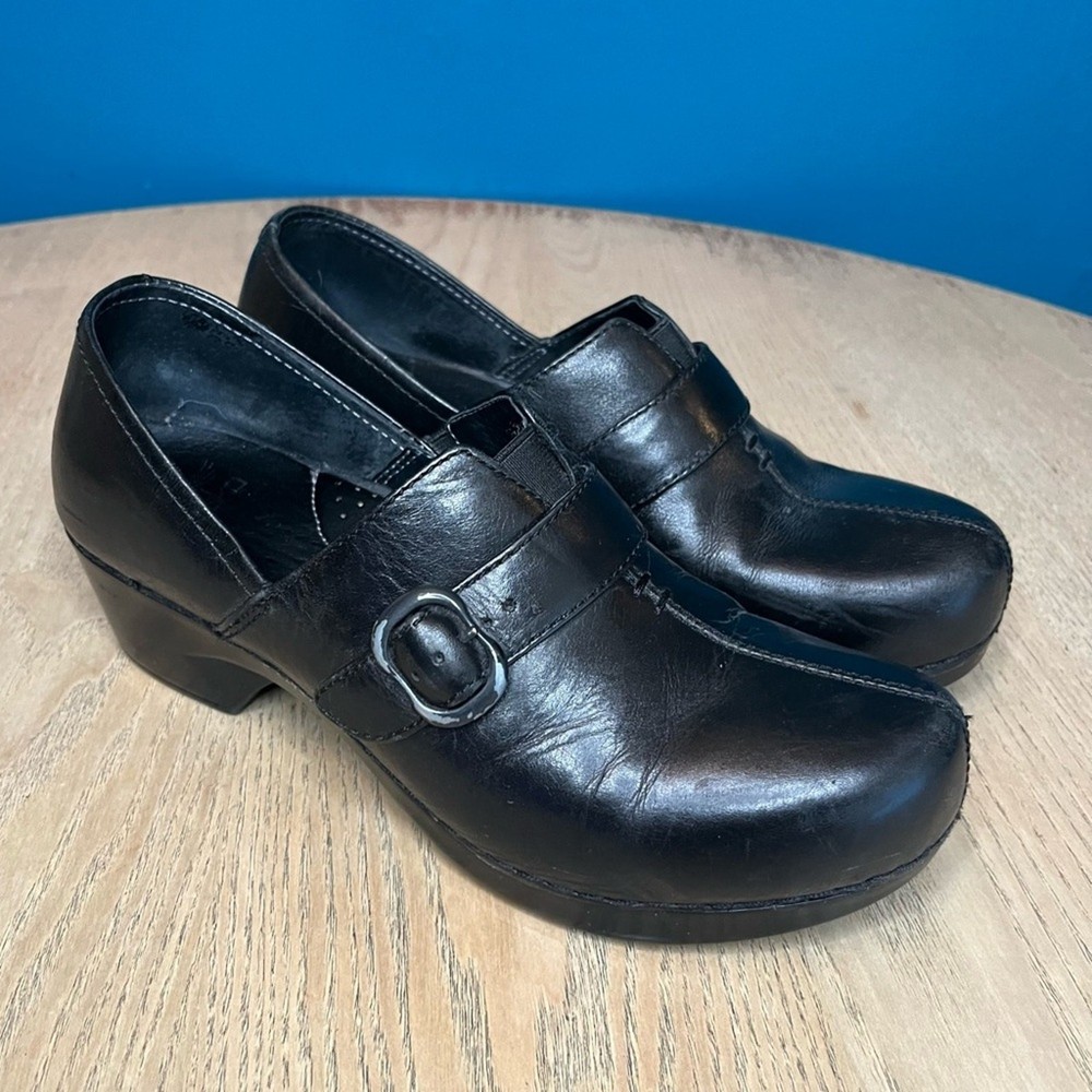 Dansko Tamara Black Leather Buckle Clogs Slip On Shoes Womens Size 38 US 7.5-8