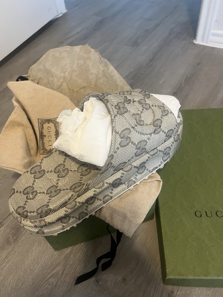 Gucci GG Interlocking G Slide Sandal in Beige Ebony