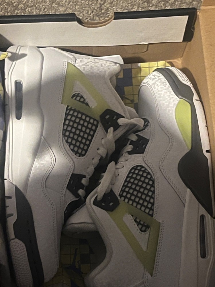 Air Jordan 4s Retro(GS)  brand new condition