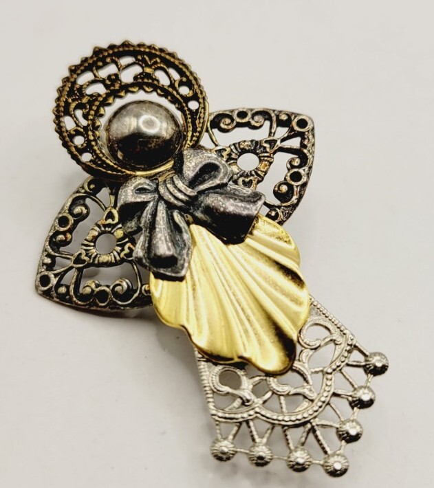 Vintage ANGEL Brooch Victorian Filigree Textured two tone Gold & Silver
