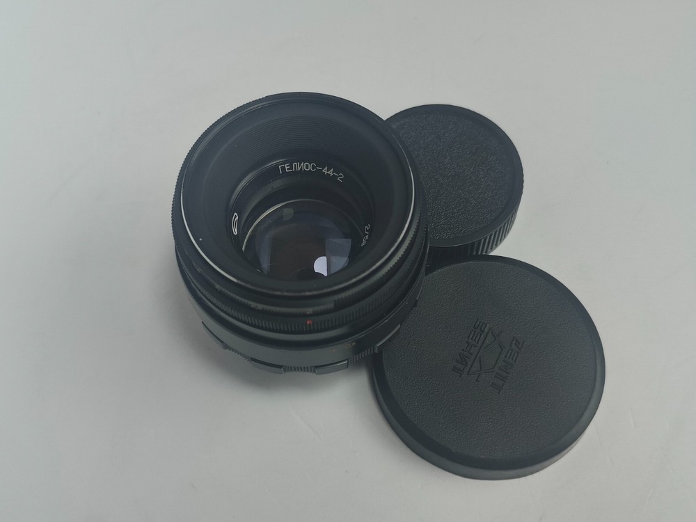 BelOMO Helios 44-2 58mm F2 M42 Vintage USSR Lens