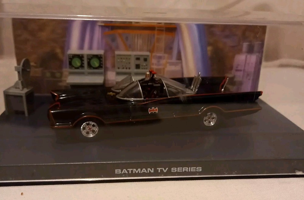 BATMAN DIE CAST  Classic TV Series BATMOBILE IN CASE  Model Hero Collector