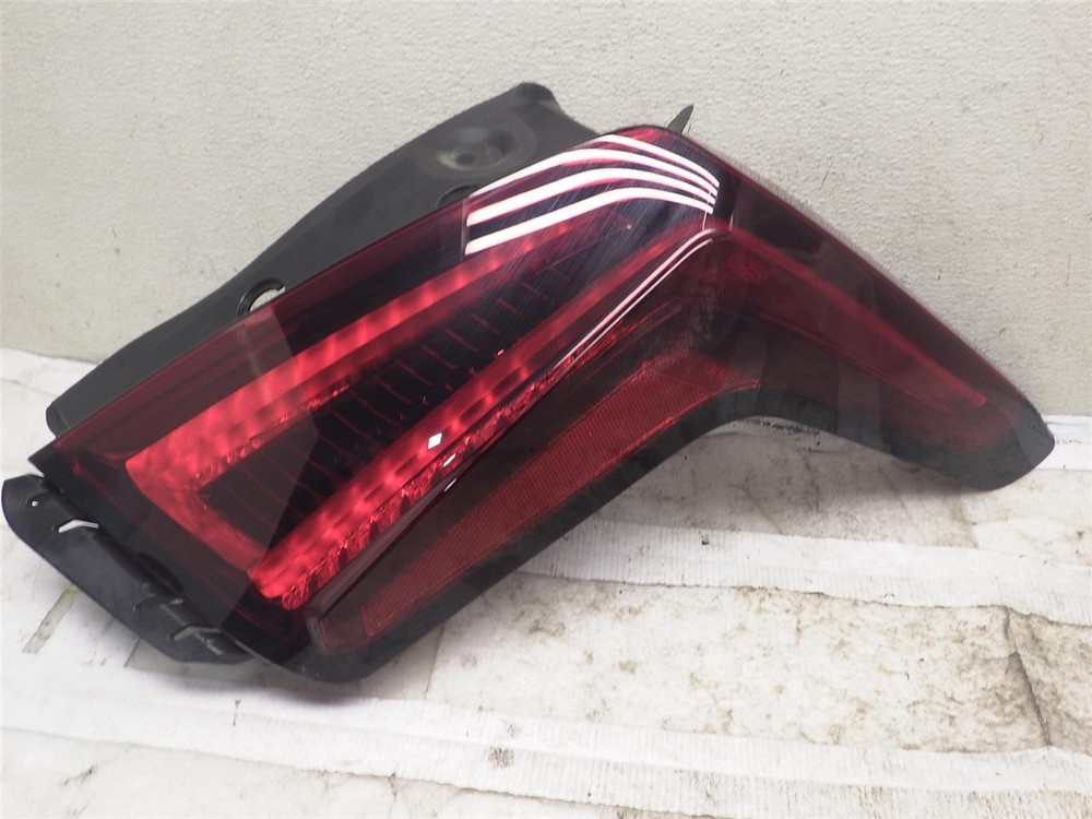 2020-2024 Cadillac XT5 Right Tail Light Assembly Red Lens 84245002 G25001