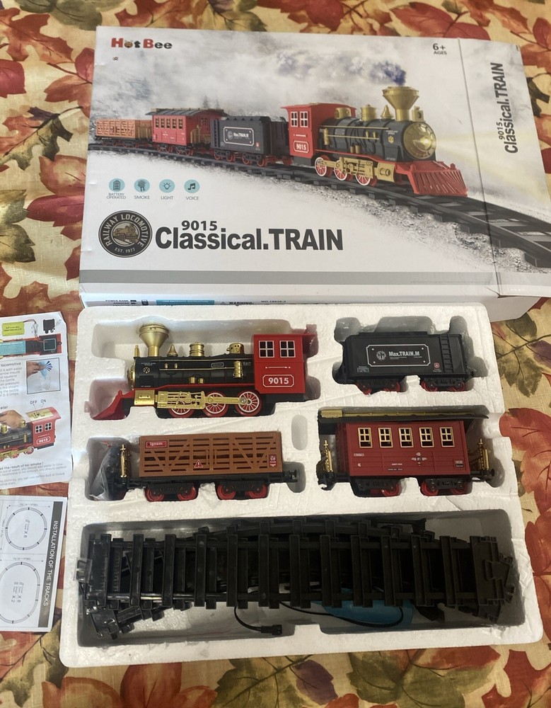 Hot Bee: 9015 Classical Train Set, Toy Train with Smoke, Light & Voice Works