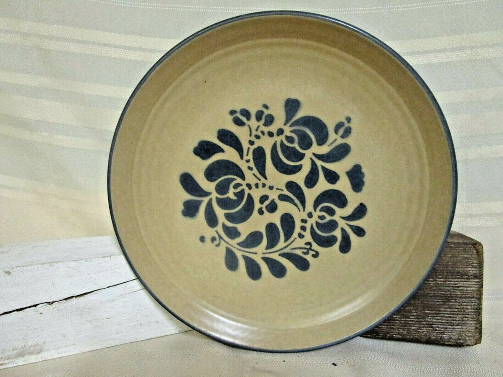 Vintage Pfaltzgraff Folk Art 10