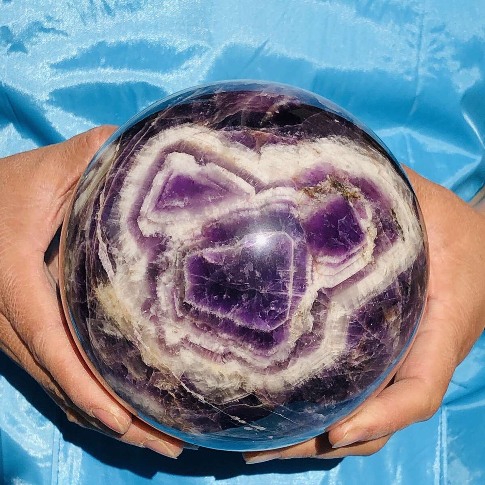 Natural Dream Amethyst Quartz Crystal Healing Sphere Ball 3130G 2741