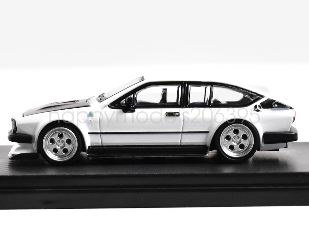 RM 1:64 Scale White GTV6 Widebody Hatchback Sports Diecast Metal Toy Gift