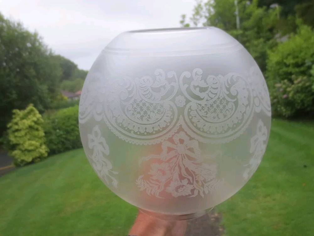 SUPERB ANTIQUE CRYSTAL ETCHED GLASS PATTERN DUPLEX OIL LAMP SHADE