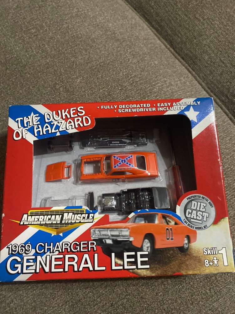 Vintage Dukes of Hazzard Ertl American Muscle Die Cast Model Kit-NIB-2001
