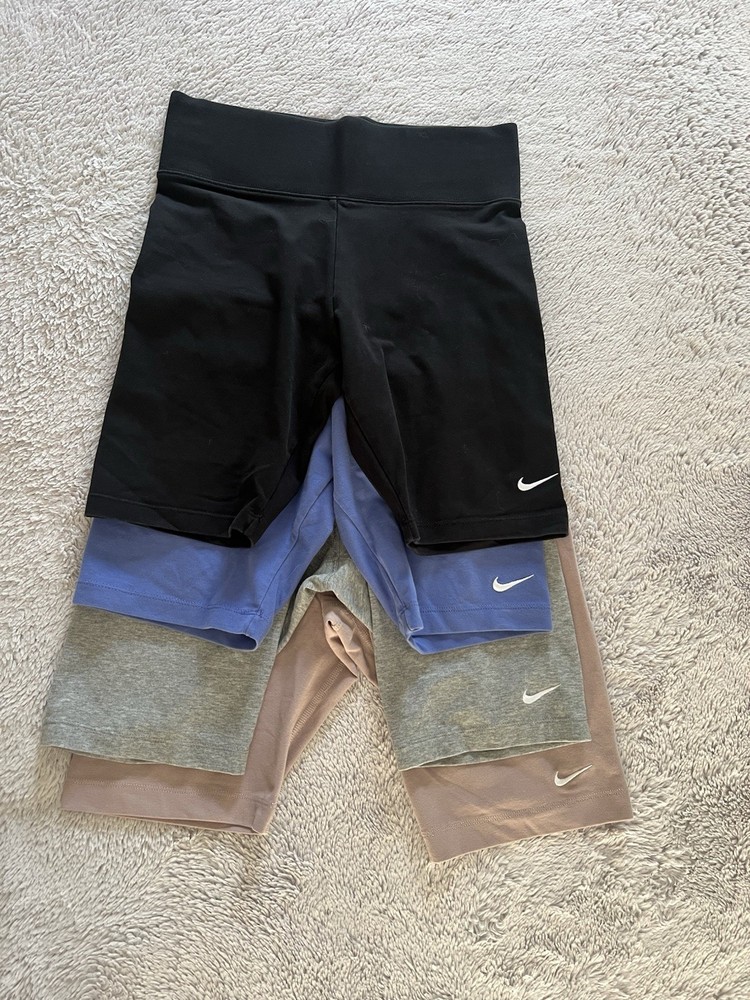 Nike Women's NWT Tight Fit Bike Shorts, Black, Size Medium, Athletic, Workout