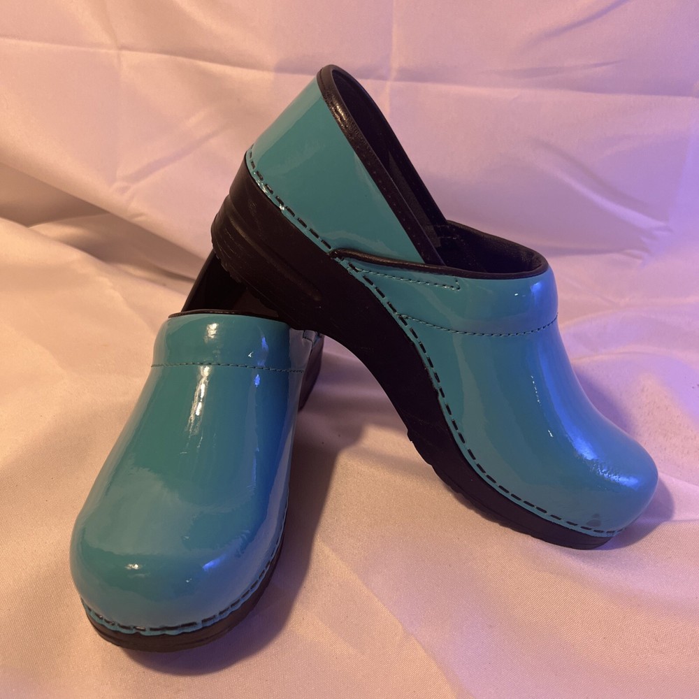 Sanita Women’s Turquoise Clogs Size 37 EU 6.5 US Slip-On Comfort Workwear Nurse Pre-Owned Great Condition