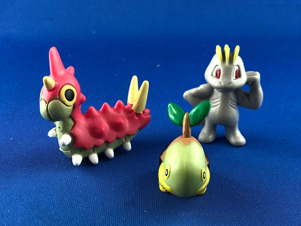 3 small POKEMON VINTAGE FIGURES
