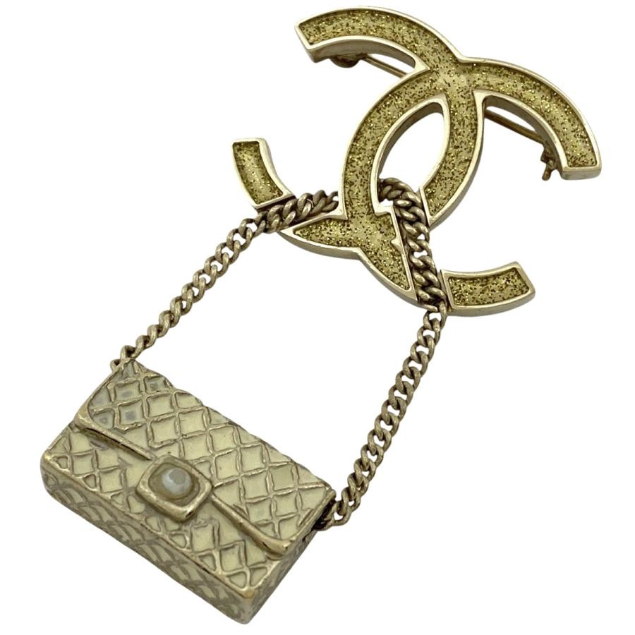 Chanel Coco Mark Matelasse Bag with Pearl Brooch GP Gold White Pre-Owned