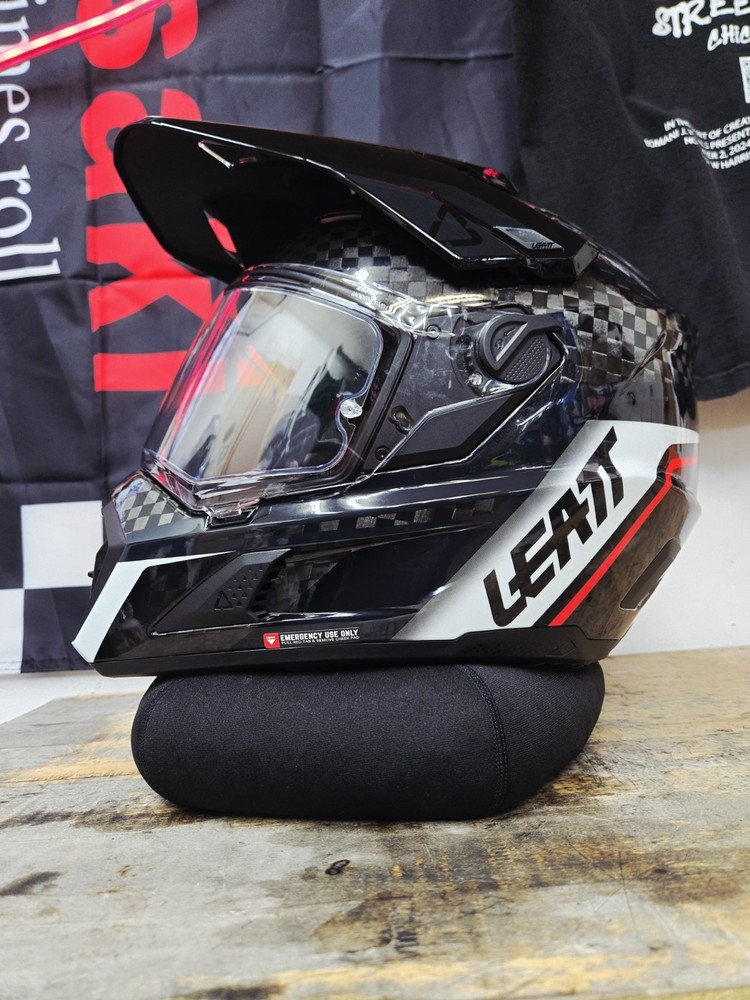 Leatt ADV 9.5 V25 Carbon Helmet w/ Velocity 4.5 Iriz Goggles