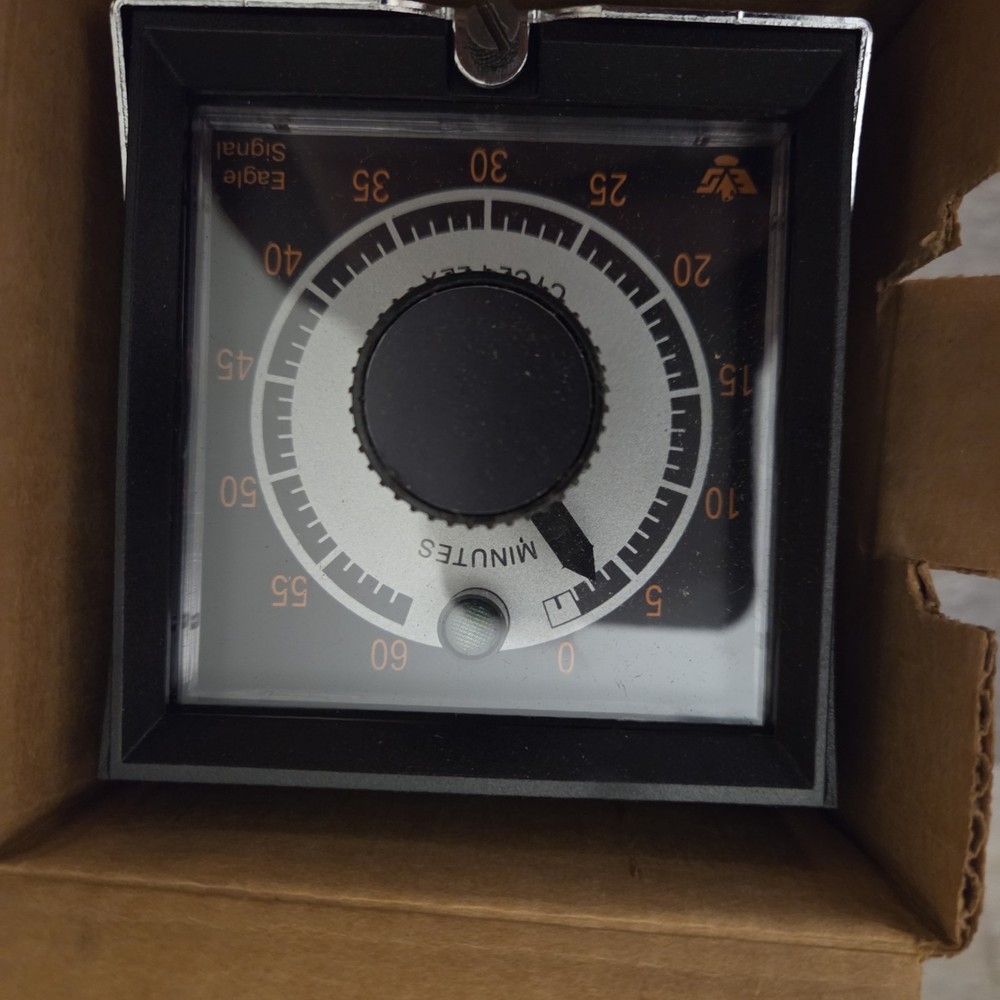 DANAHER CONTROLS HP56A622 timer. EAGLE SIGNAL 60 MIN. NEW OLD STOCK.