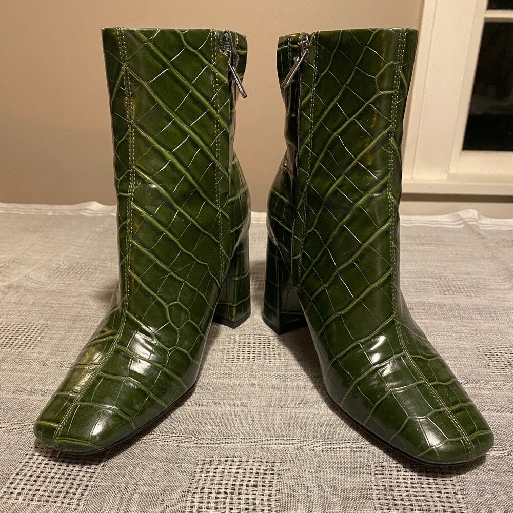Sam Edelman Codie Croc Embossed Green Leather Heeled Ankle Bootie Size 7.5