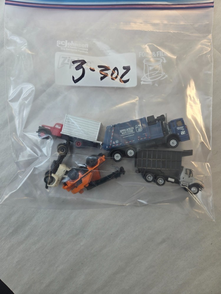 Grab Bag HO Scale Cars 5 Pieces Lot# 3-302