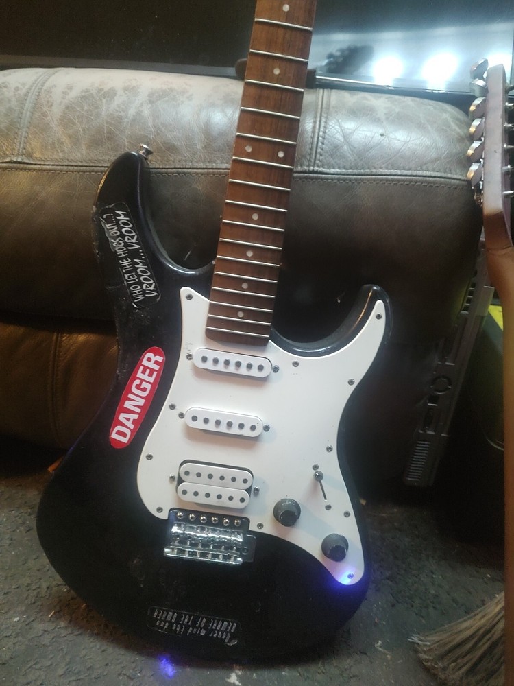 Yamaha EG112c Black Solidbody Electric Guitar