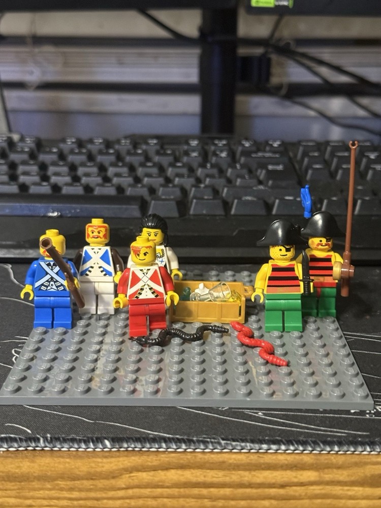 LEGO Pirates Minifigures – Pirate, Imperial Guard, Soldiers (6)