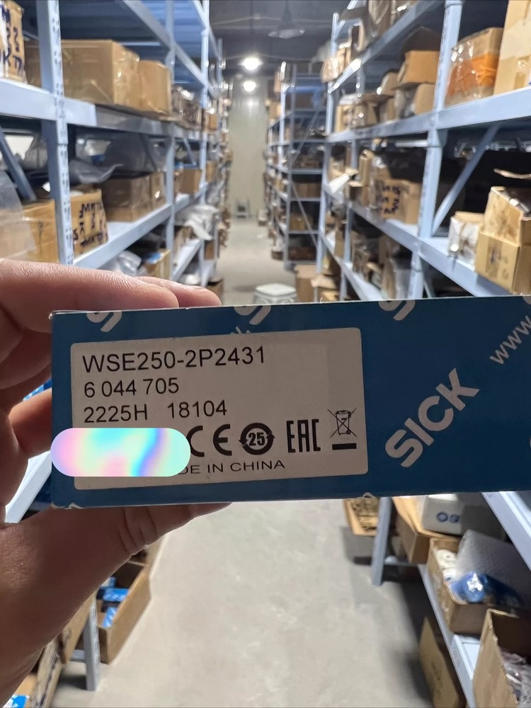 1pcs SICK WSE250-2P2431 6044705 Photoelectric Sensor