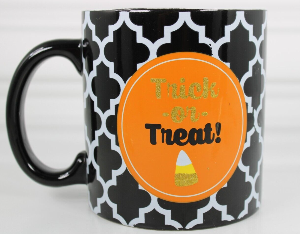 HALLOWEEN TRICK OR TREAT CANDY CORN GLITTERY CERAMIC 16 OZ COFFEE CUP MUG TMD