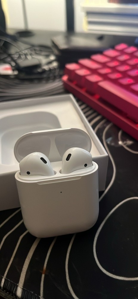 Apple AirPods 1st Generation In-Ear Headsets with Charging Case - White