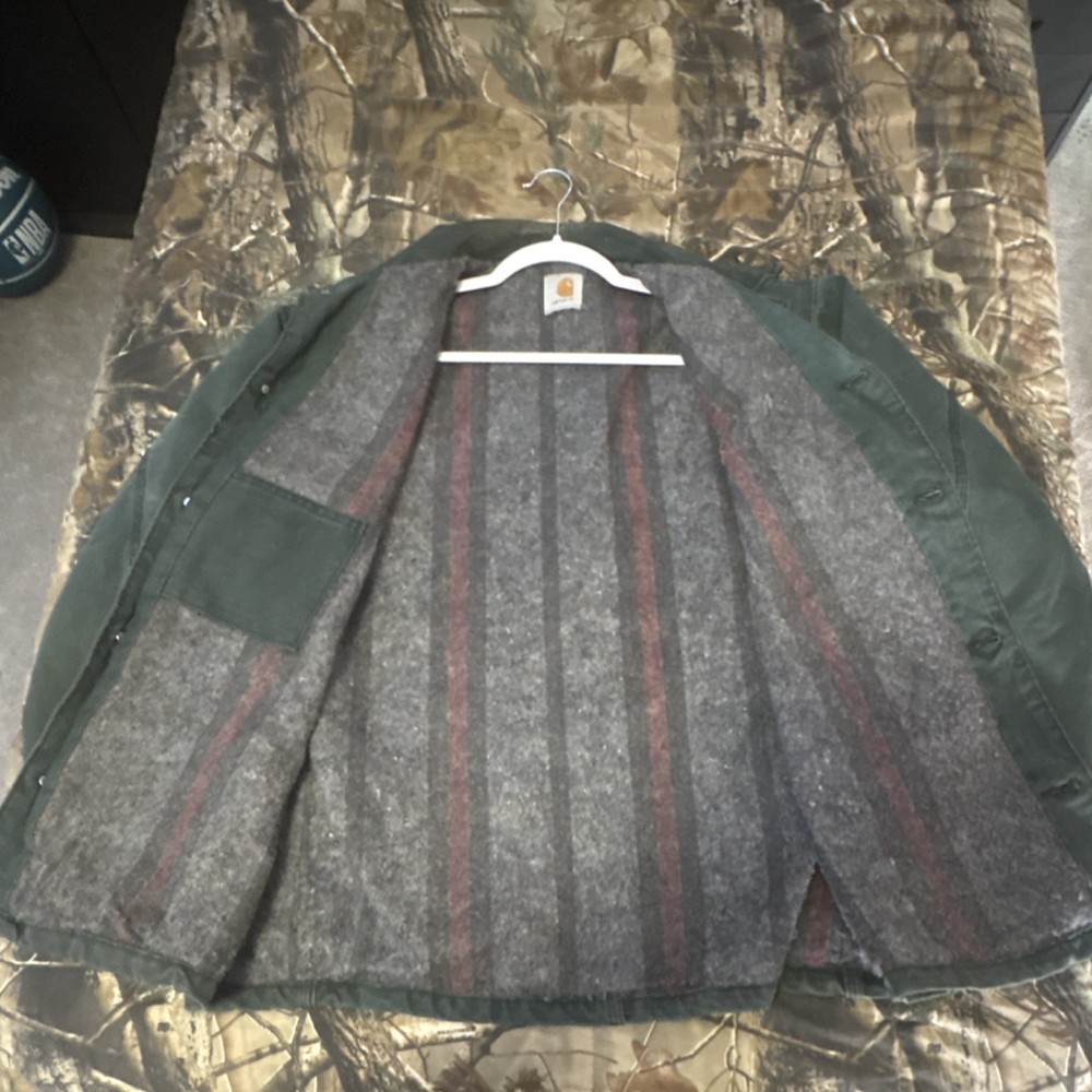 Carhartt Jacket Size Large. SEND ME OFFERS!!