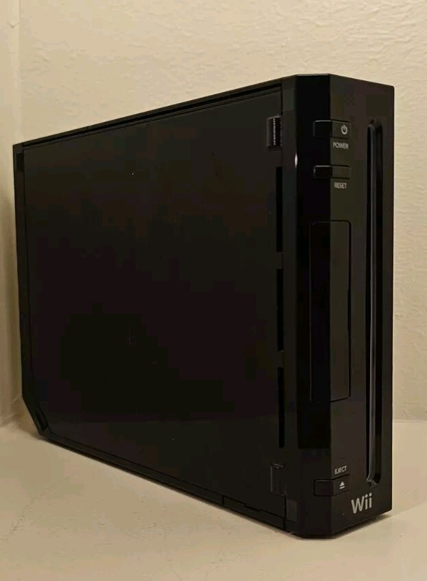 Nintendo Wii Console With Wii Sports And Other(Gamecube Compatible)