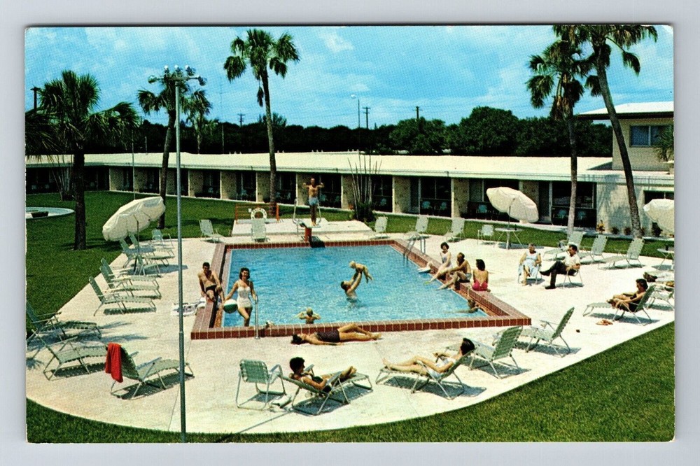 Winter Haven FL-Florida, Landmark Motor Lodge, Pool View, Vintage Postcard