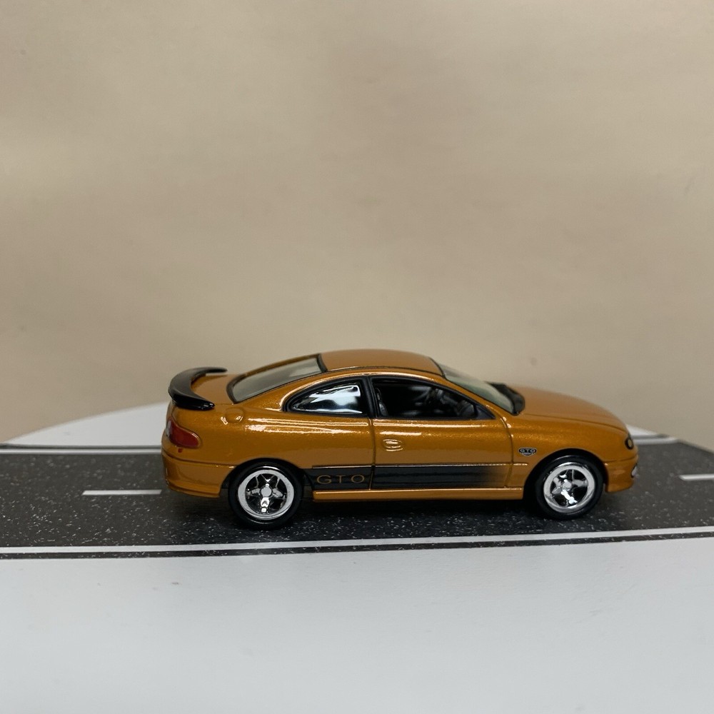 Johnny Lightning 1:64 2004 Orange Pontiac GTO Coupe Modern Muscle Diecast Car