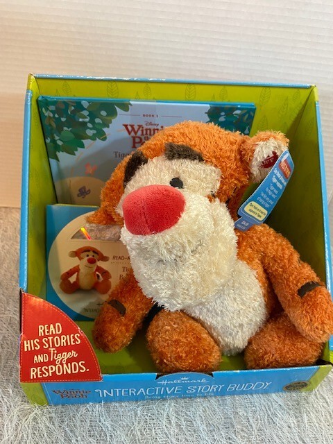 Hallmark Interactive Story Buddy Tigger Plush Book Cd Winnie The Pooh WDW NIB