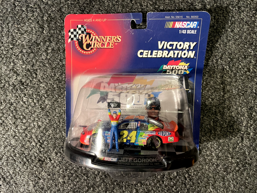 Jeff Gordon 1997 Daytona 500 1/43 NASCAR Diecast Victory Celebration Car