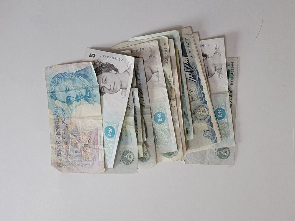 Lot of England Banknotes