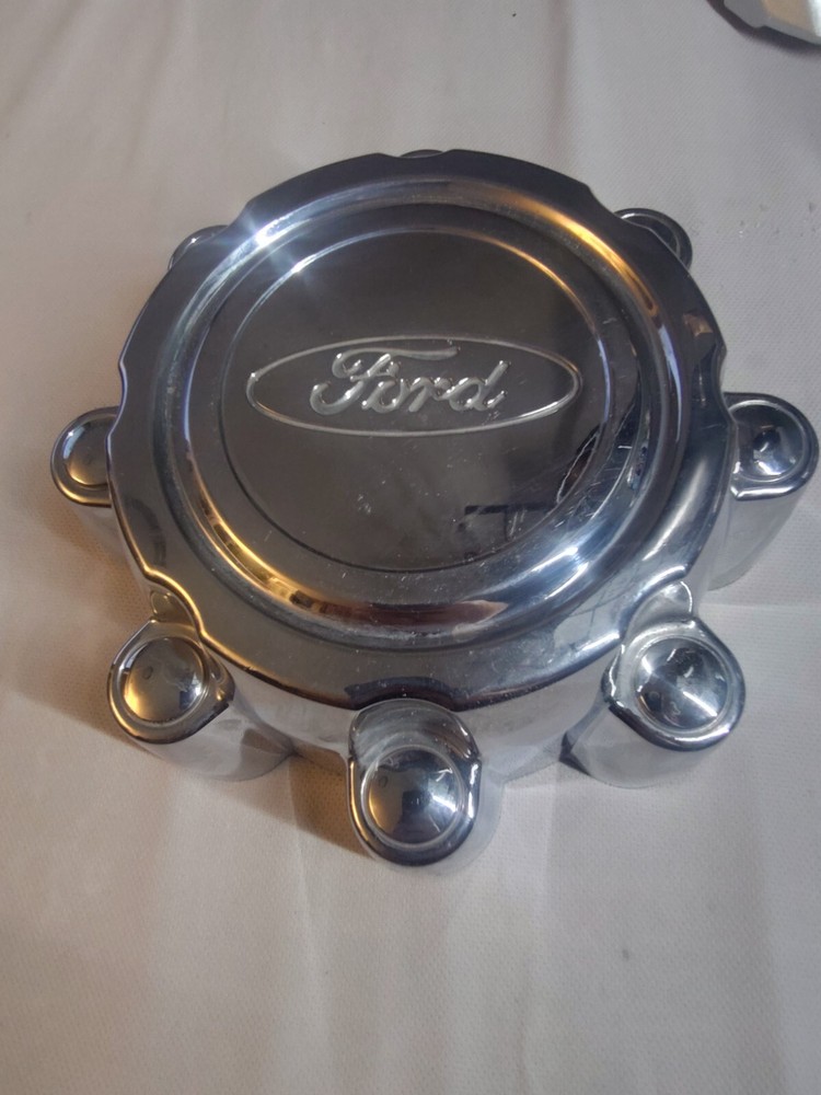 1999-2004 Ford F250 F350 Excursion OEM Wheel Hub Cover F81A-1A096-BB