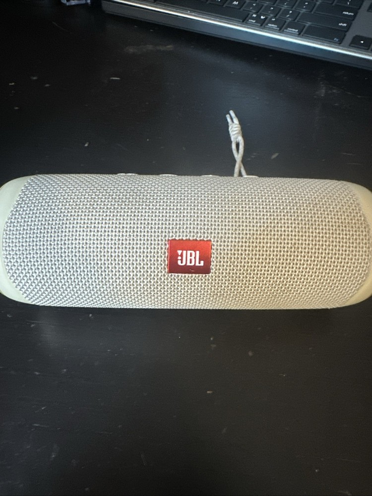 JBL Flip 5 Waterproof Bluetooth Speaker in White - Wireless Portable Sound