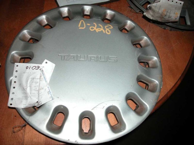 1992-1995 Ford Taurus 16-Slot Wheel Cover Replacement