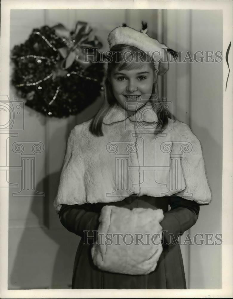 1953 Press Photo Carol Lynely - cvp35929