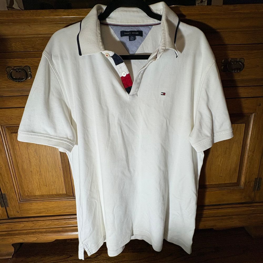 Classic Tommy Hilfiger White Polo 100% Cotton resently dry cleaned size XL