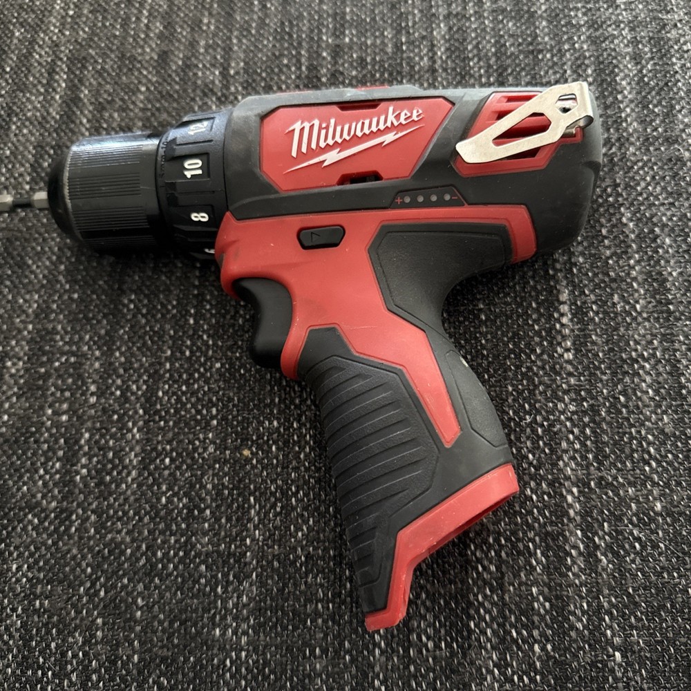 Milwaukee M12 12V 3/8 in Cordless Drill Driver 2407-20 Tool Only