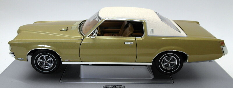 Ertl 1/18 Scale diecast  - 33684 1969 Grand Prix SJ 428 Gold White model car