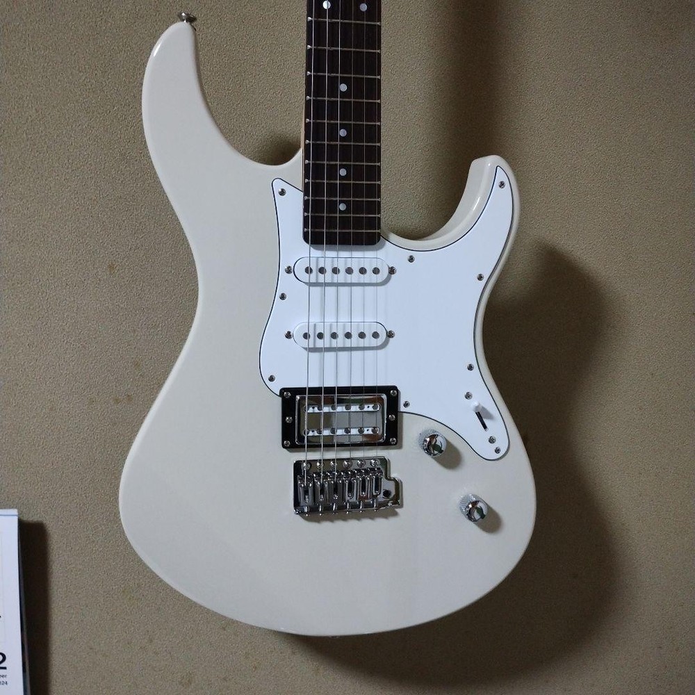 Yamaha Pacifica White Electric Guitar with Secure Packing for Safe Delivery!