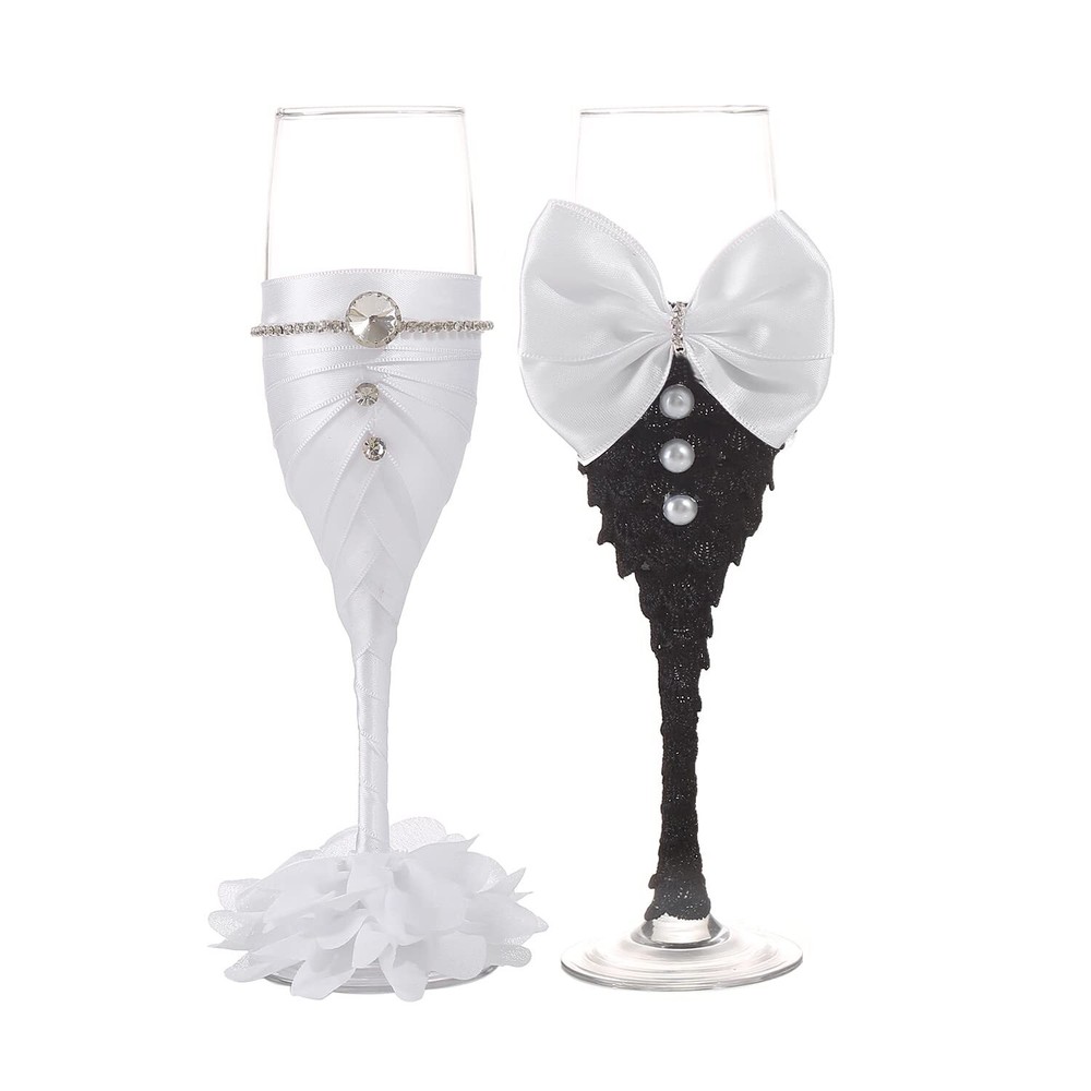 Elegant Wedding Champagne Flutes for Bride and Groom Toasting