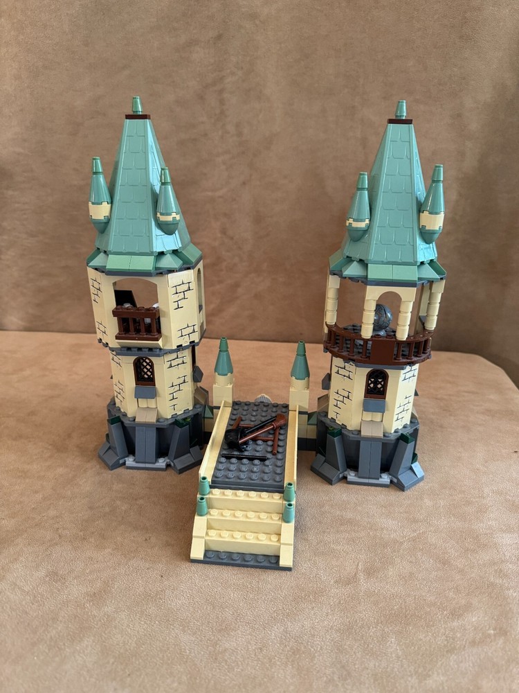 Lego Harry Potter Hogwarts Castle Building Set Without Minifigures 4867 Complete