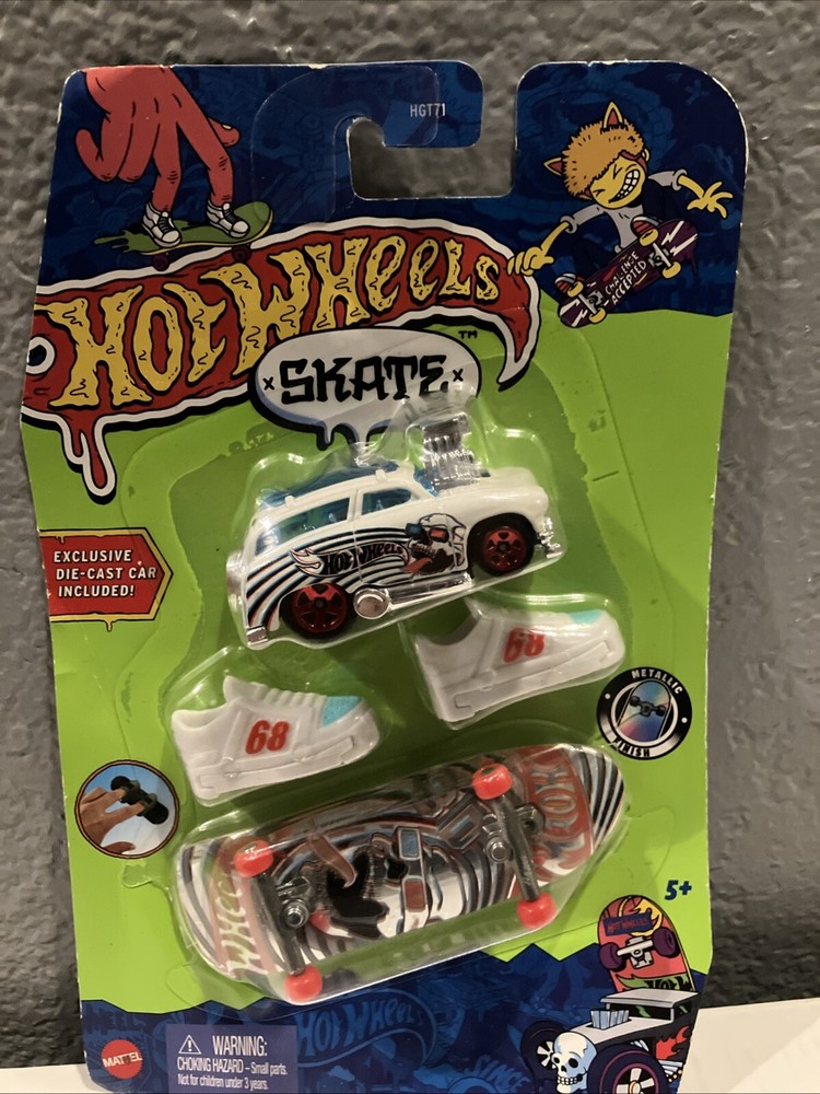 Hot Wheels Tour de Fast Car and Finger Board Set 2022 Tony Hawk Skateboard Series