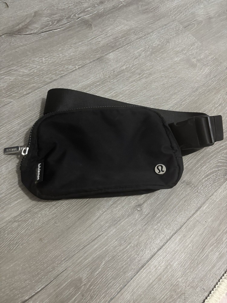 Lululemon Everywhere Belt Bag 1L Black Unisex Crossbody Fanny Pack NWT