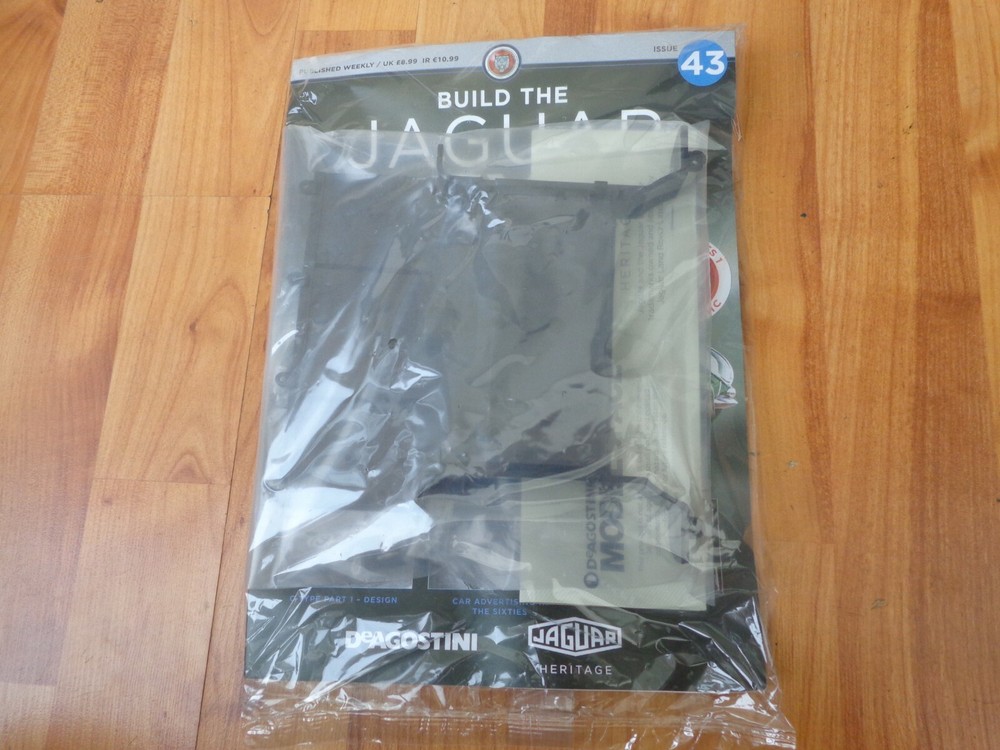 1/8 DEAGOSTINI BUILD YOUR OWN THE JAGUAR E-TYPE CAR ISSUE 43 INC PART